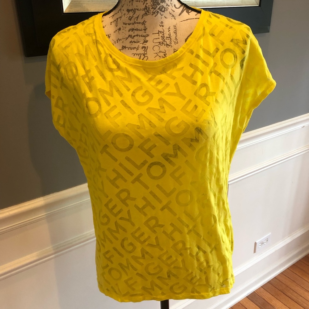 💜Tommy Hilfiger logo shirt 4/20.00 deal